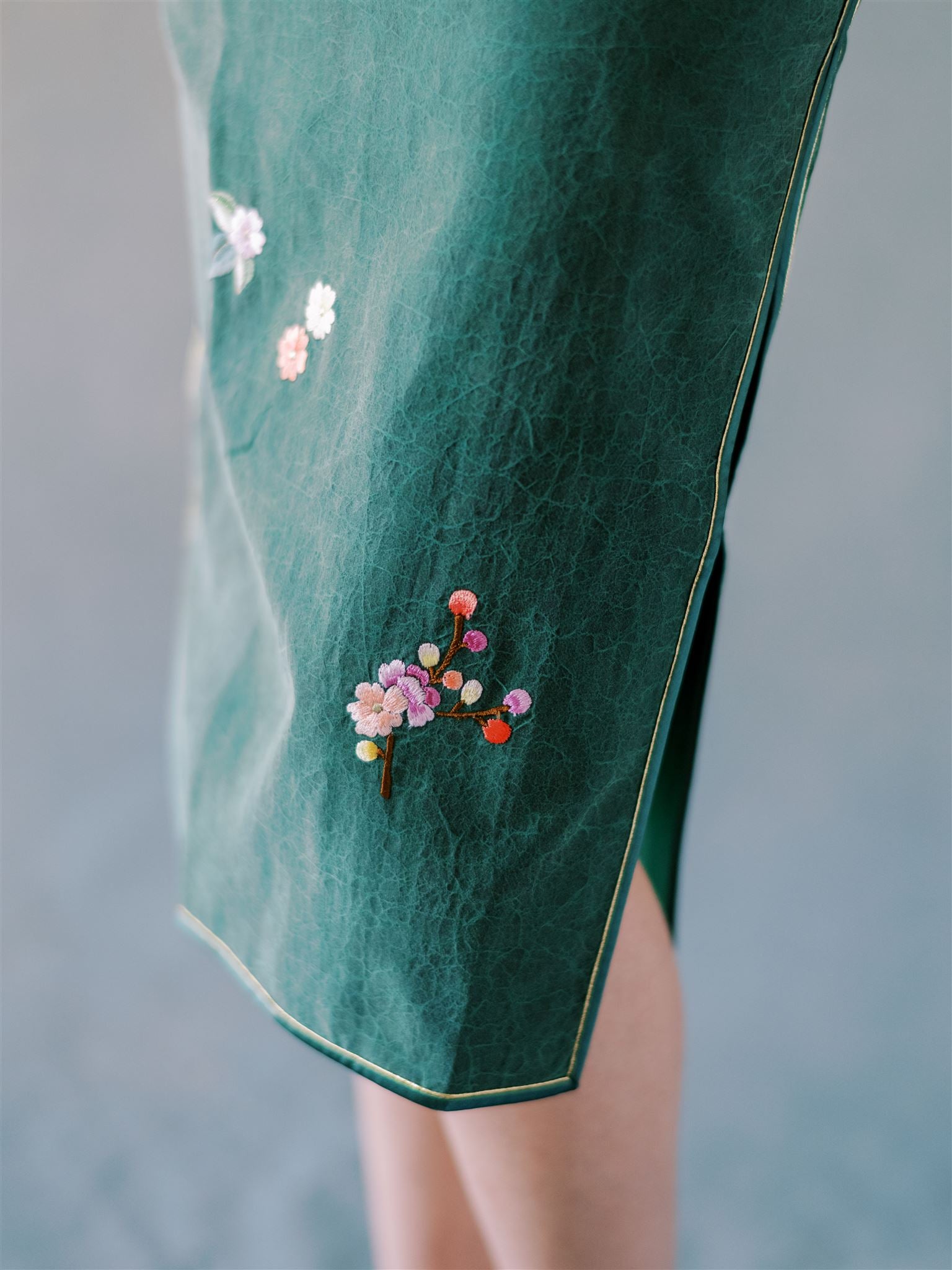 Green silk Modern Cheongsam with hand embroidered flowers