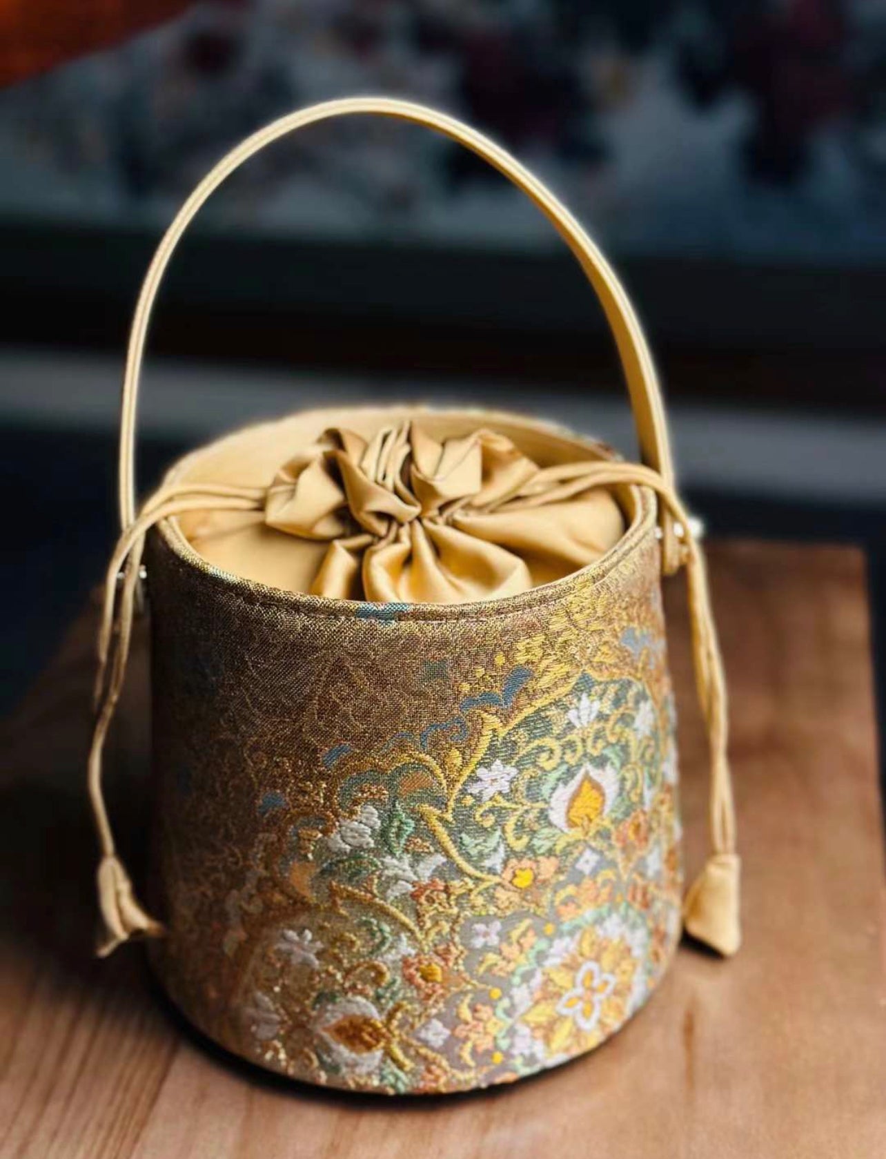 Madam Shanghai Gold Nishijin-Ori Bucket Bag | Wedding Qipao Accessories